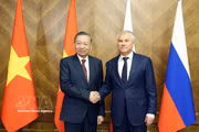 Le secrétaire général du Parti et président de la République, To Lam (gauche) et le président de la Douma d’État de l’Assemblée fédérale de Russie, Vyacheslav Volodin. Photo : VNA