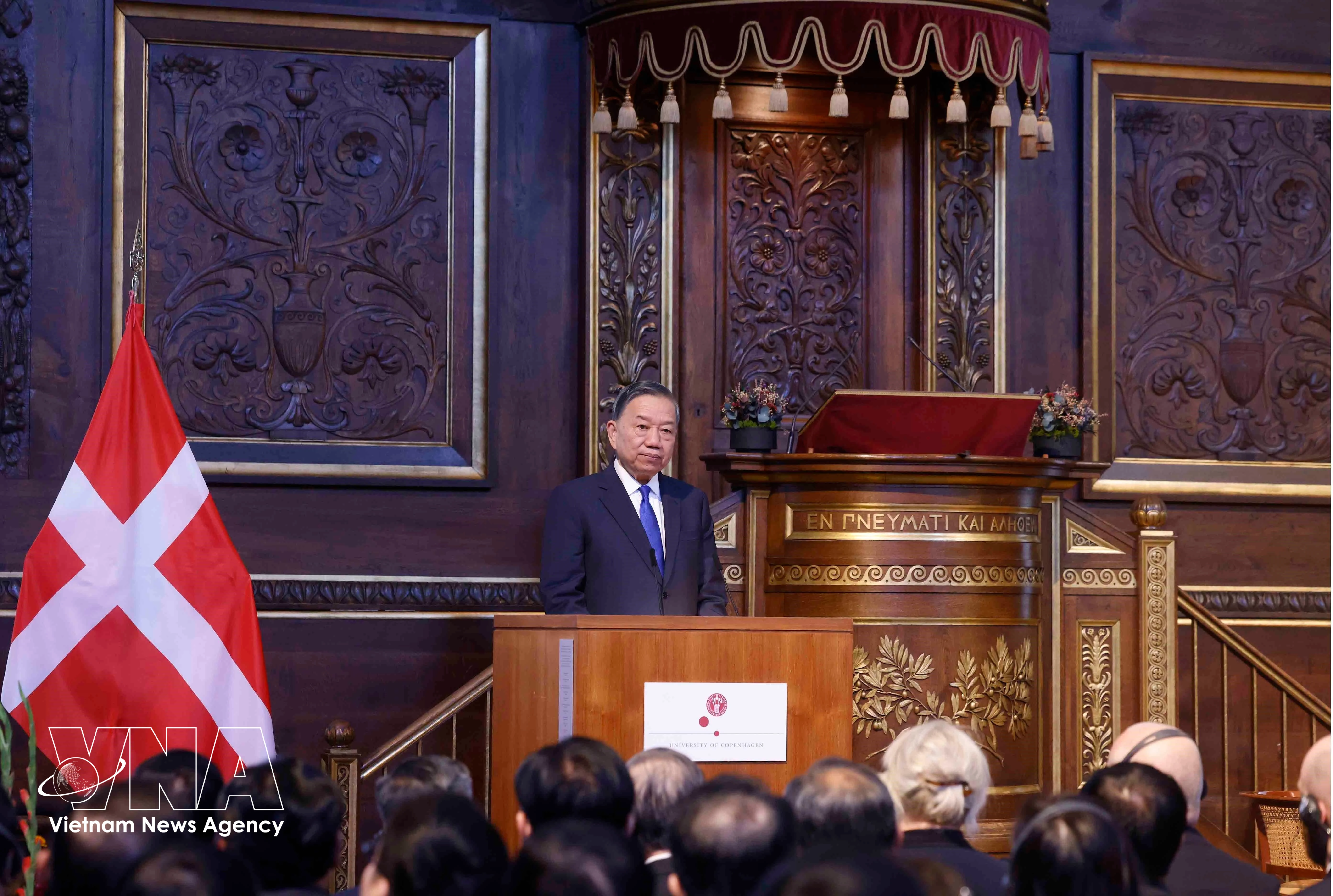 Le secrétaire général du Parti et président de la République, To Lam prononce un discours de politique générale à l’Université de Copenhague. Photo: VNA