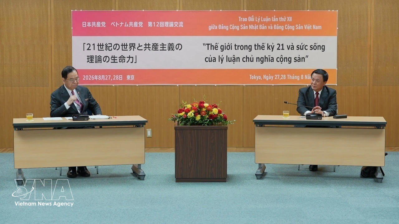 Nguyen Xuan Thang, président du Conseil théorique central, et Shii Kazuo, président du Comité central du Parti communiste japonais, lors de leur rencontre. Photo: VNA