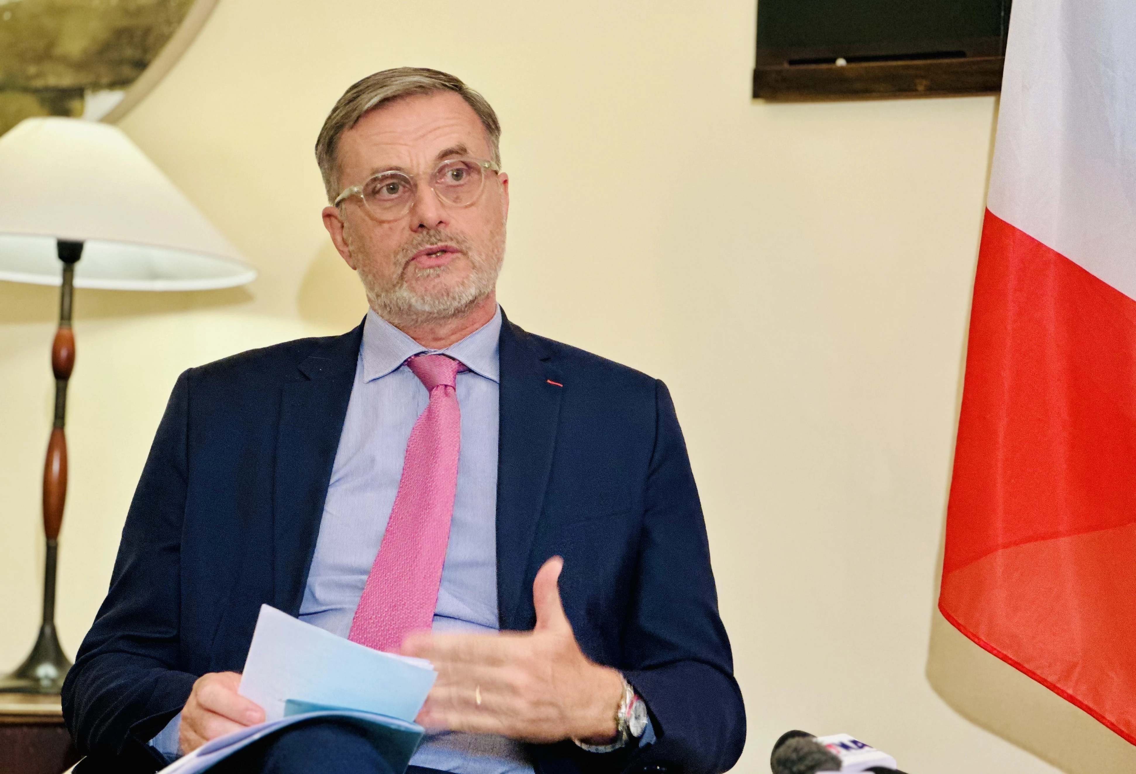 L’ambassadeur de France, Olivier Brochet. Photo: VNA