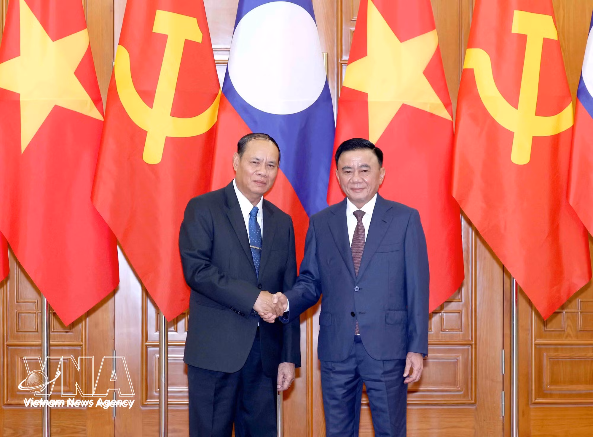 vnanet_potal-thuong-truc-ban-bi-thu-tran-cam-tu-chu-tri-le-don-thuong-truc-ban-bi-thu-lao-9089037.jpg