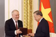Le plus haut dirigeant du Vietnam honoré du prix international de la paix Léon Tolstoï