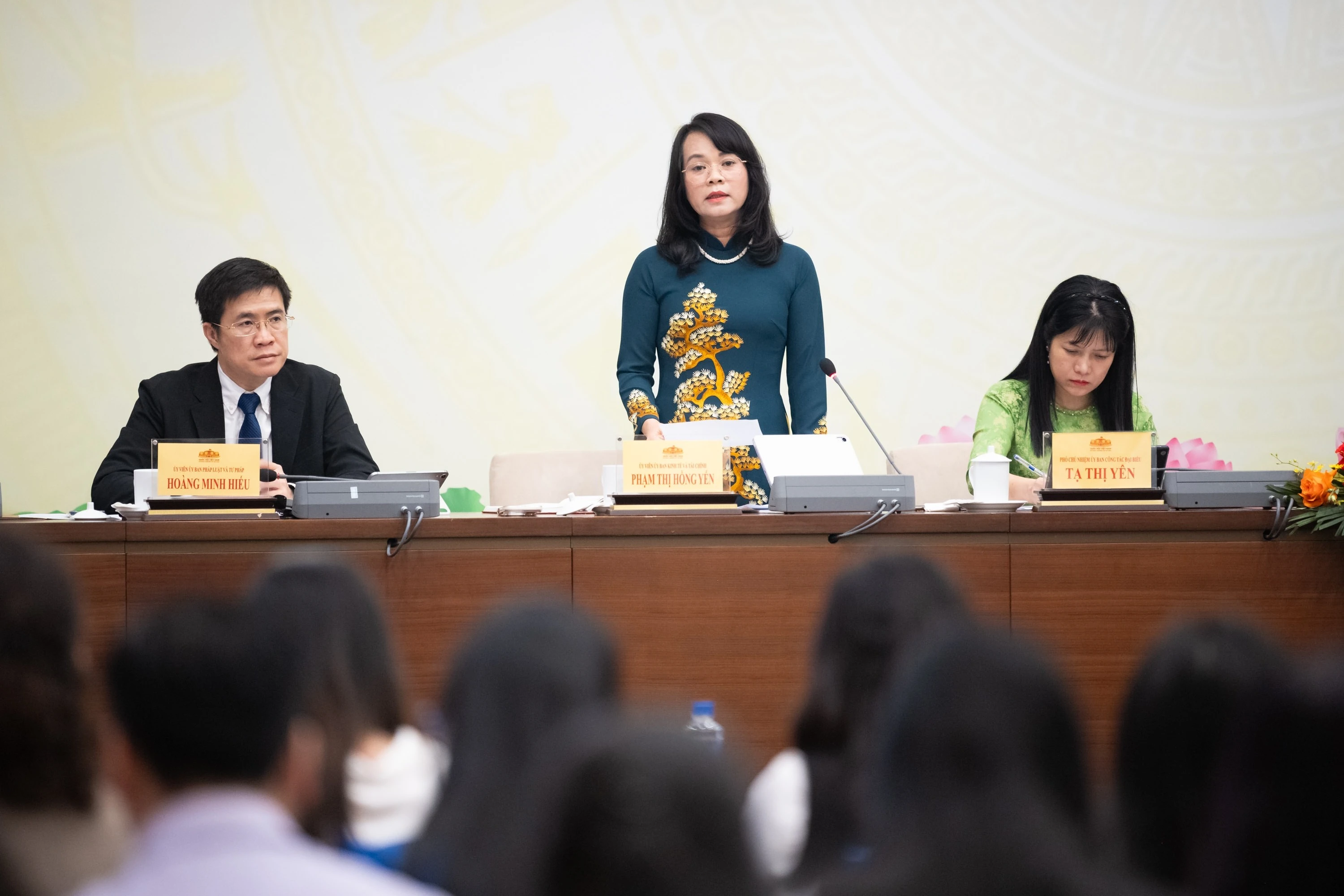 Mme Pham Thi Hong Yen, députée de l'Assemblée nationale, membre de la Commission des affaires économiques et financières de l'Assemblée nationale. Photo : daibieunhandan.vn