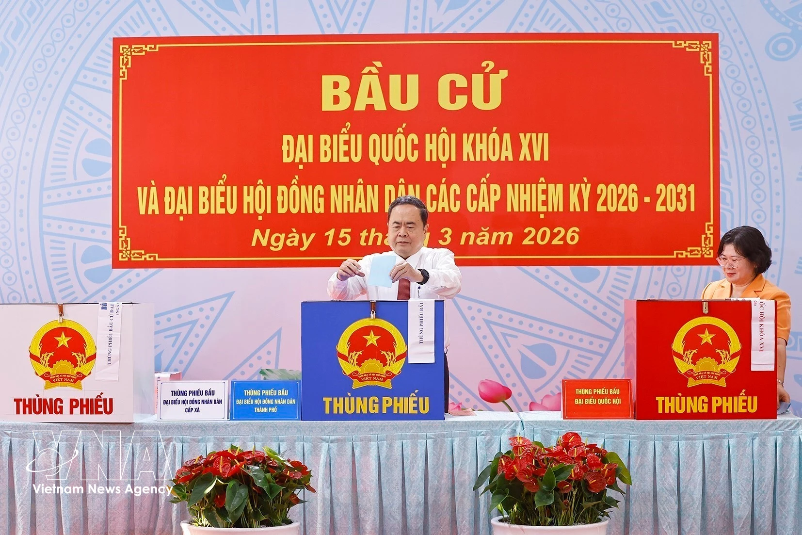 Le président de l'Assemblée nationale (AN) et du Conseil électoral national, Tran Thanh Man, a voté au bureau de vote n° 14 de la commune de Hoc Mon à Ho Chi Minh-Ville. Photo: VNA