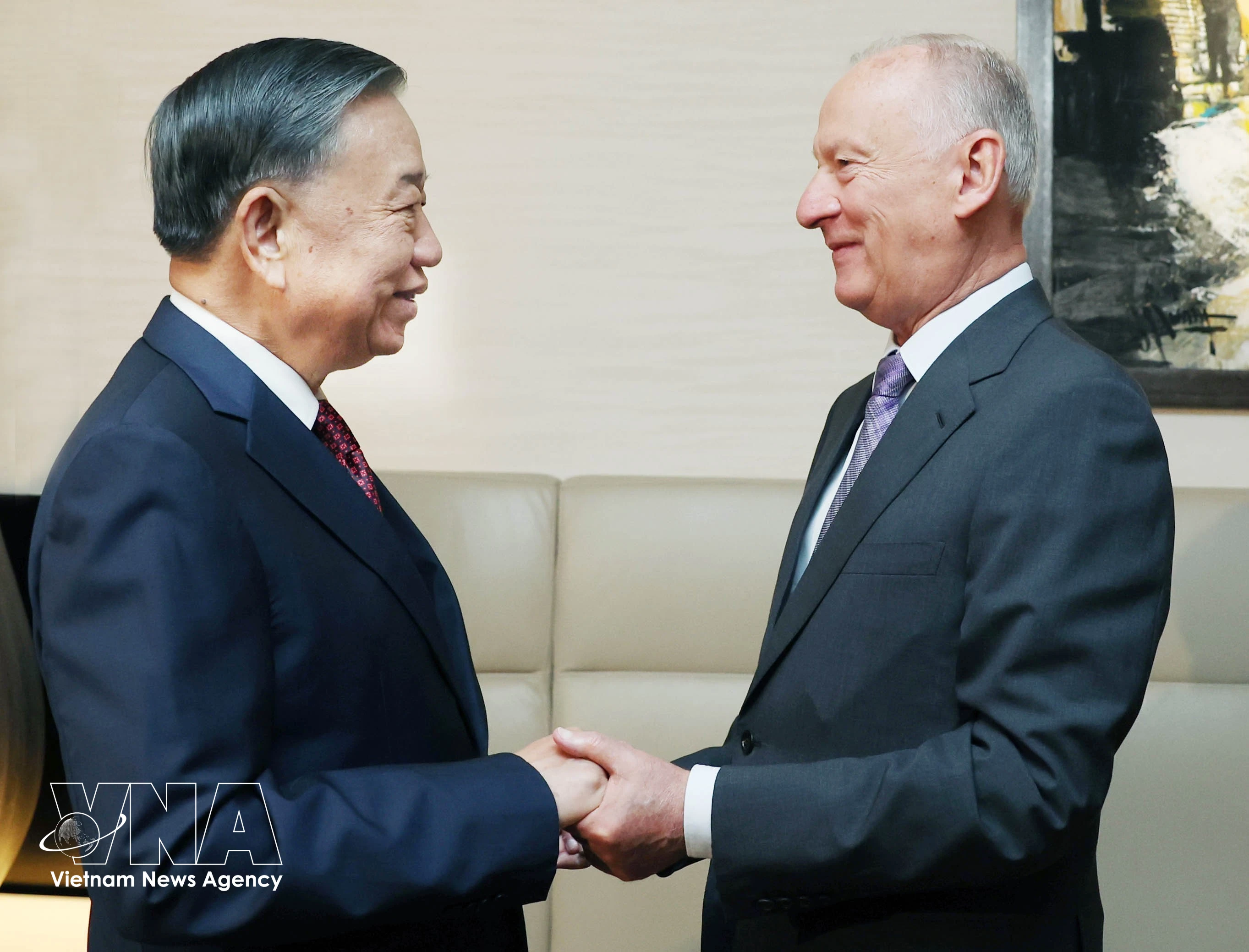 Le secrétaire général du Parti communiste du Vietnam (PCV) et président vietnamien, To Lam, (gauche) et Nikolaï Patrouchev, assistant du président russe et président du Conseil maritime de la Fédération de Russie. Photo: VNA