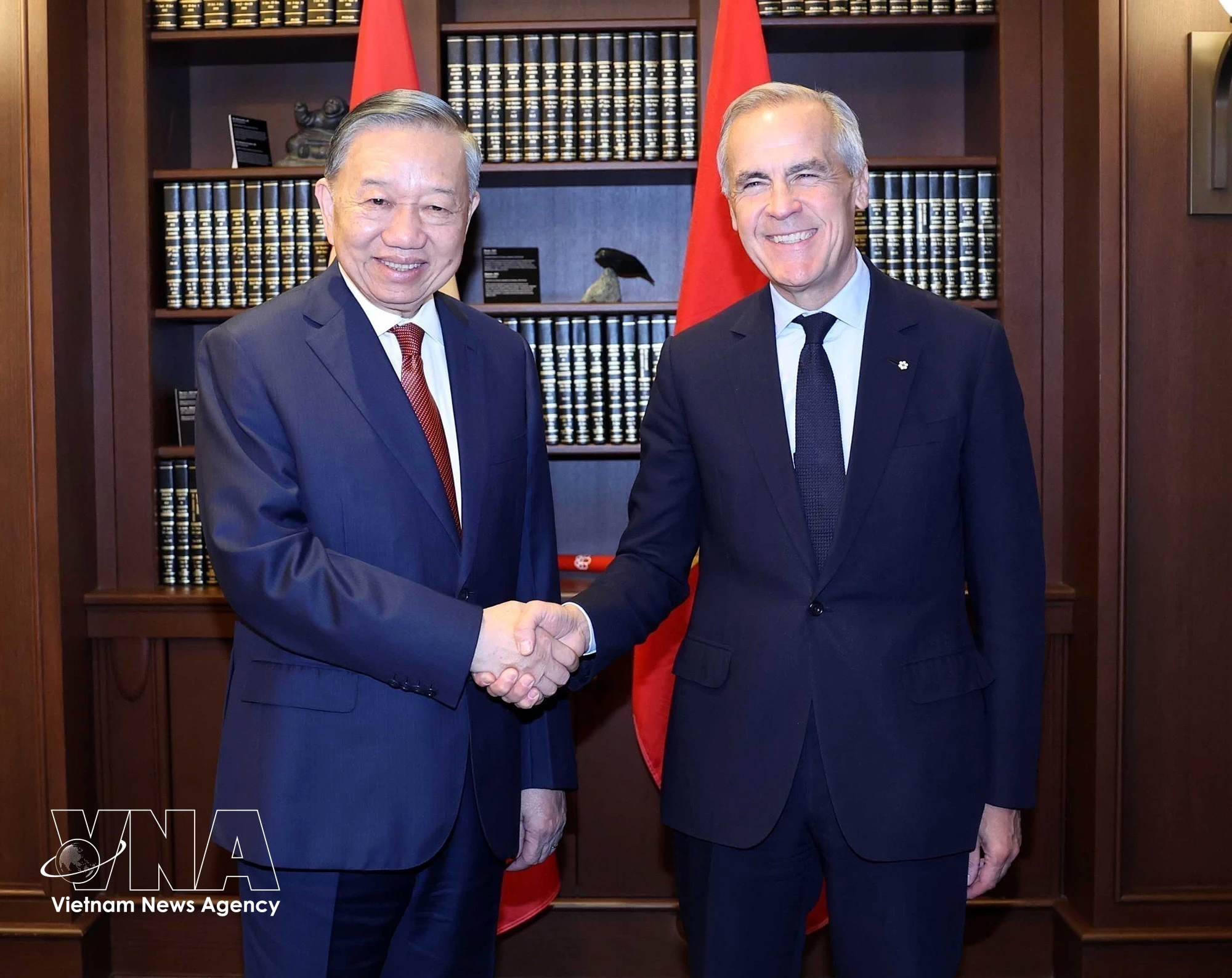 Le secrétaire général du Parti et président de la République, Tô Lâm (gauche) et le Premier ministre canadien Mark Carney, en septembre 2026 à Ottawa. Photo: VNA