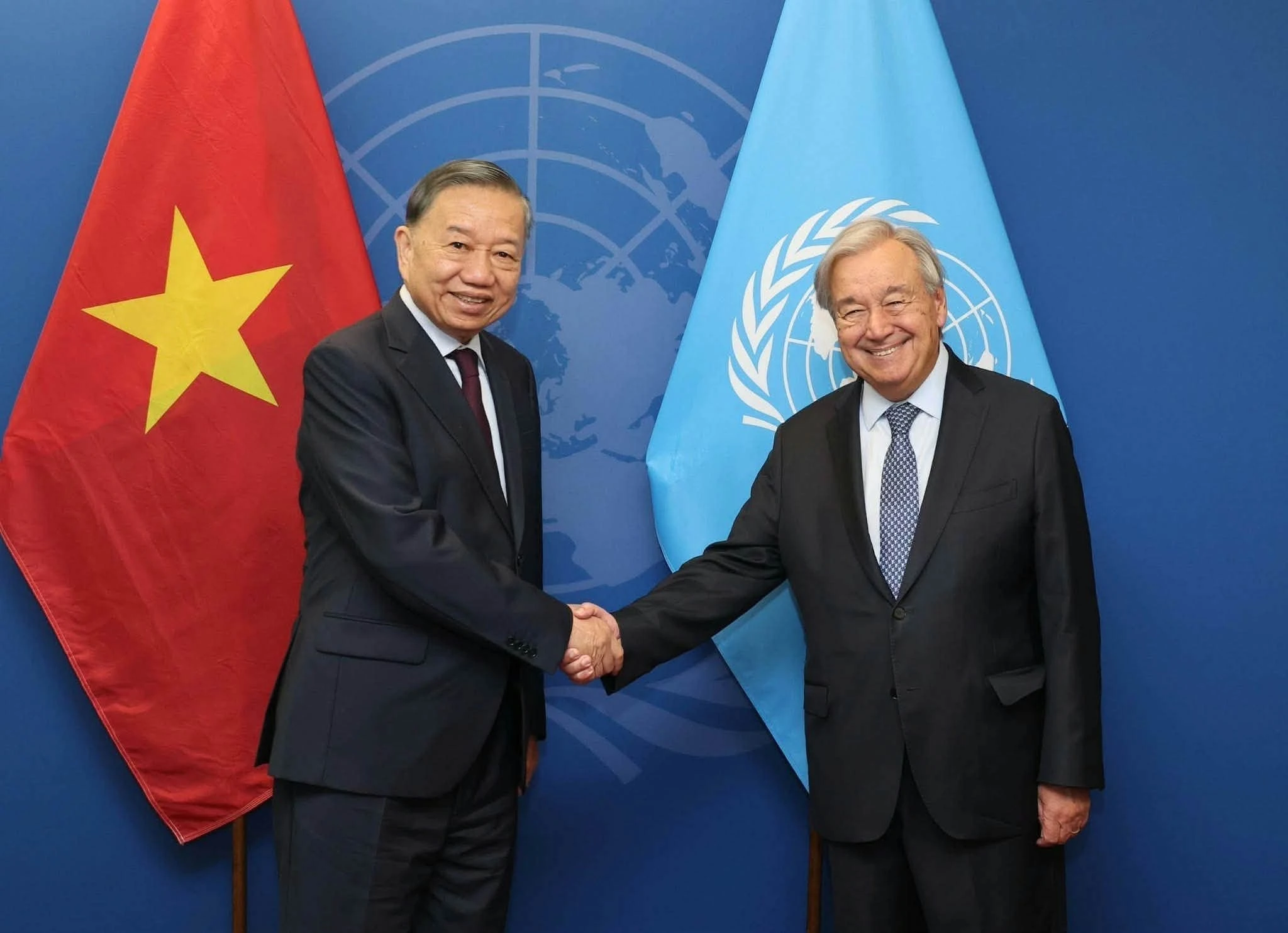 Le secrétaire général du Parti communiste du Vietnam (PCV) et président vietnamien, To Lam (gauche), et le secrétaire général de l'ONU, António Guterres. Photo: VNA