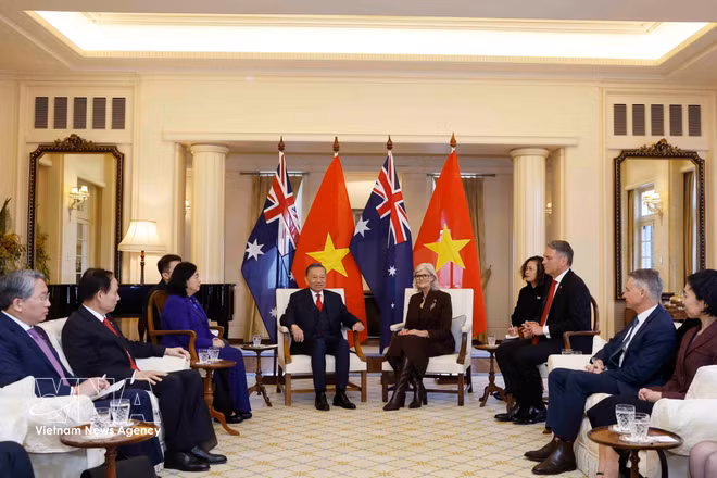 Le secrétaire général du Comité central du Parti communiste du Vietnam et président de la République, To Lam, a rencontré la gouverneure générale de l’Australie, Sam Mostyn, le 11 août à Canberra, après la cérémonie d’accueil officielle. Photo : VNA
