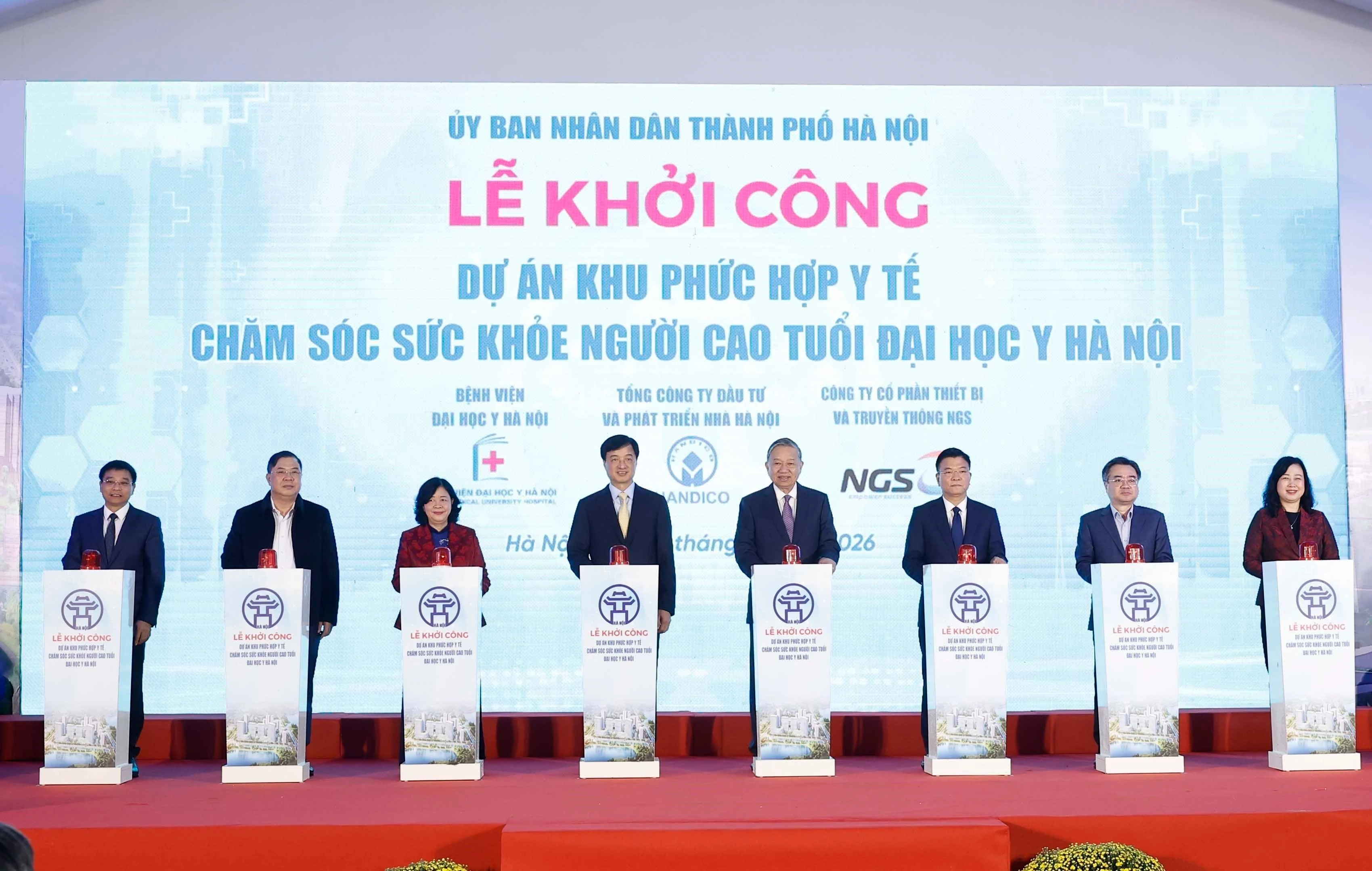 Les délégués lors de la cérémonie de lancement d’un complexe médical dédié aux personnes âgées à Hanoï. Photo / VNA