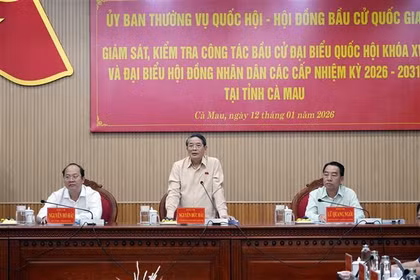 Une délégation du Comité permanent de l’Assemblée nationale, conduite par son vice-président Nguyen Duc Hai, également membre du Conseil électoral national, a effectué ce 12 janvier une mission de supervision des préparatifs des élections à Ca Mau. Photo : VNA