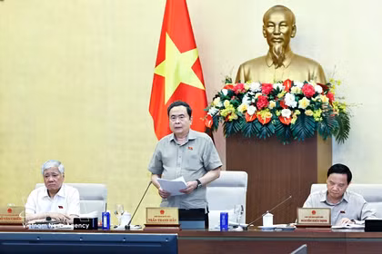 Le président de l'Assemblée nationale Tran Thanh Man prend la parole lors de la séance de clôture de la 3e réunion du Comité permanent de l'Assemblée nationale. Photo : VNA