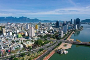 Da Nang se pare de drapeaux et de fleurs pour un grand rendez-vous politique