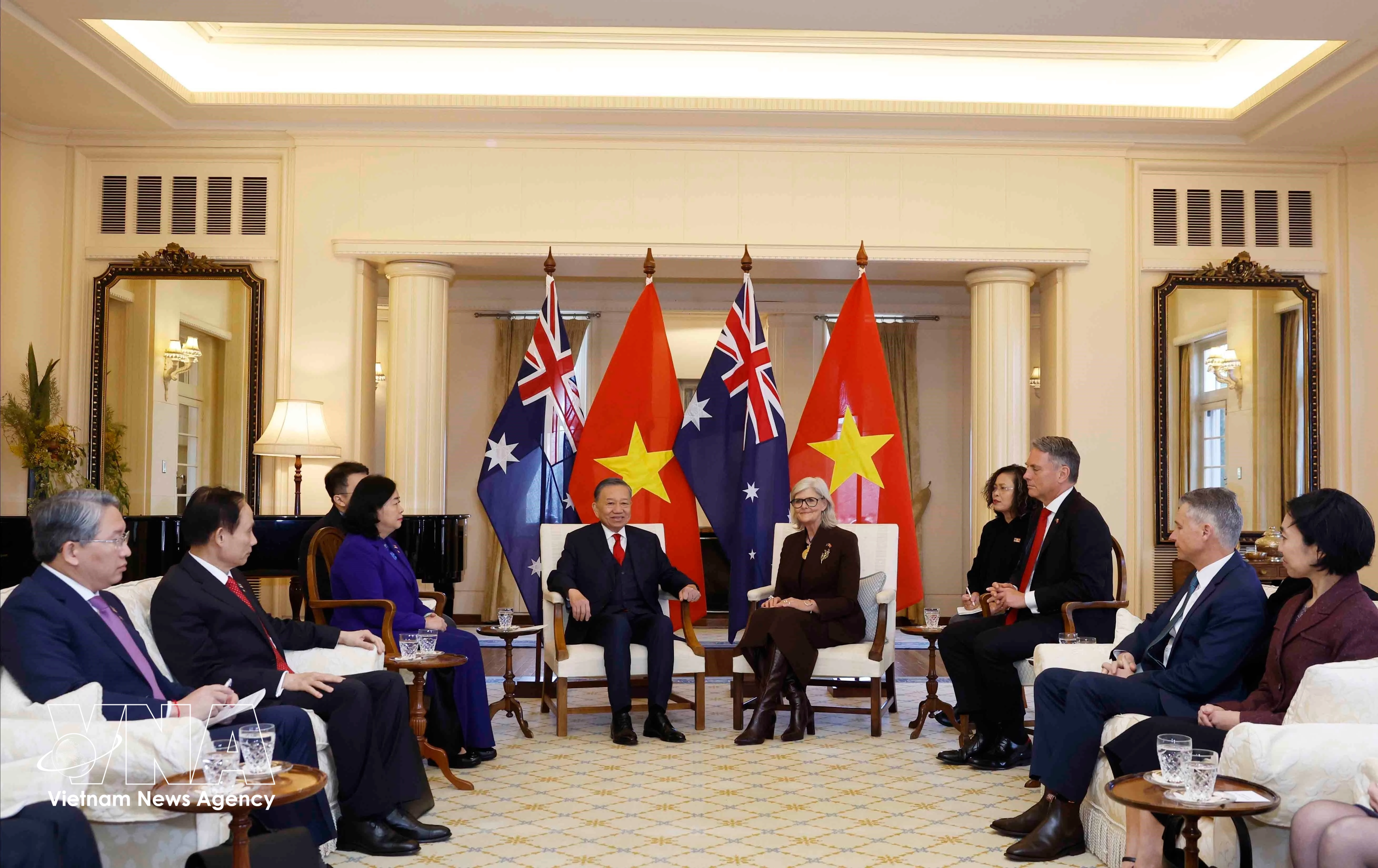 Le secrétaire général du Comité central du Parti communiste du Vietnam et président de la République, To Lam, a rencontré la gouverneure générale de l’Australie, Sam Mostyn, le 11 août à Canberra, après la cérémonie d’accueil officielle. Photo : VNA