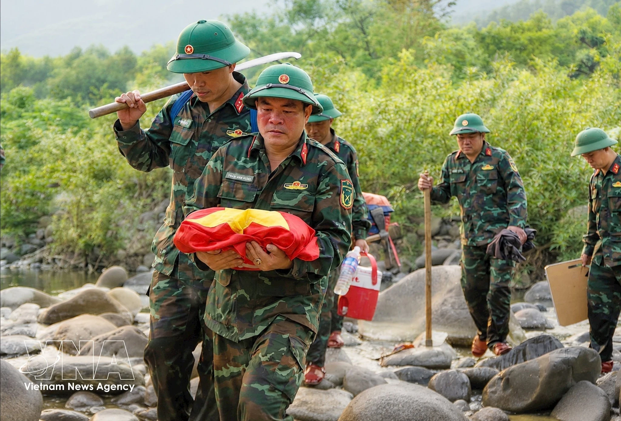 La « Campagne des 500 jours et nuits » traduit la volonté du Vietnam de retrouver et identifier les restes des martyrs, dans un esprit de reconnaissance envers celles et ceux qui se sont sacrifiés pour la Patrie. (Photo : VNA)