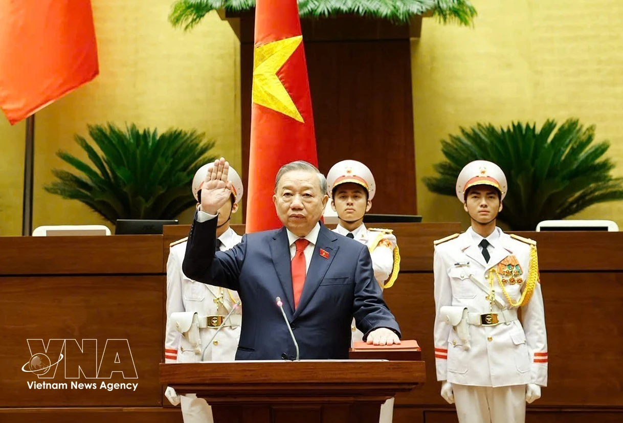 Le président de la République socialiste du Vietnam, To Lam, prête serment. Photo : VNA