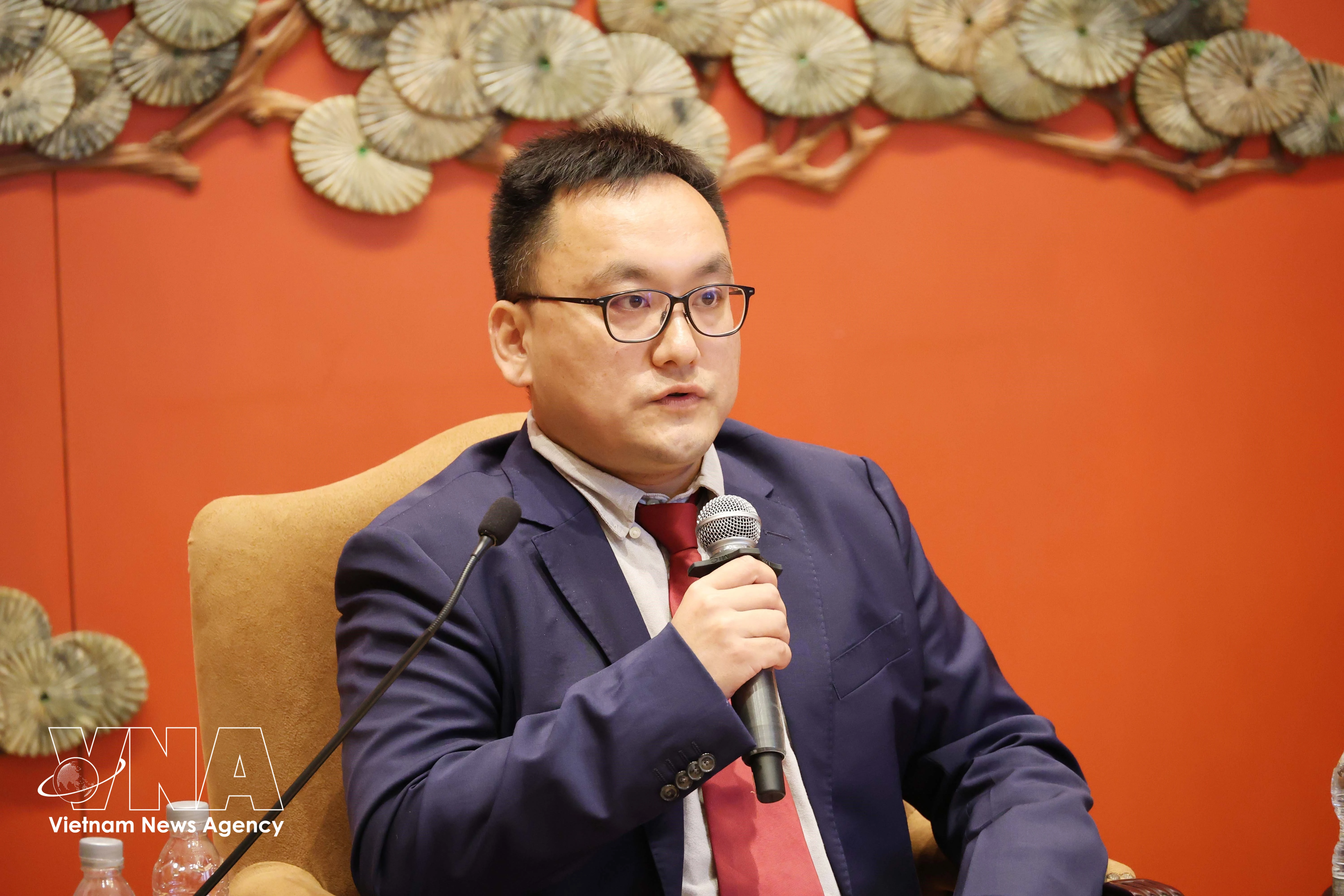 Zheng Huan, professeur au Département de recherche sur l'édification du Parti de l'École centrale du Parti communiste chinois. Photo : VNA