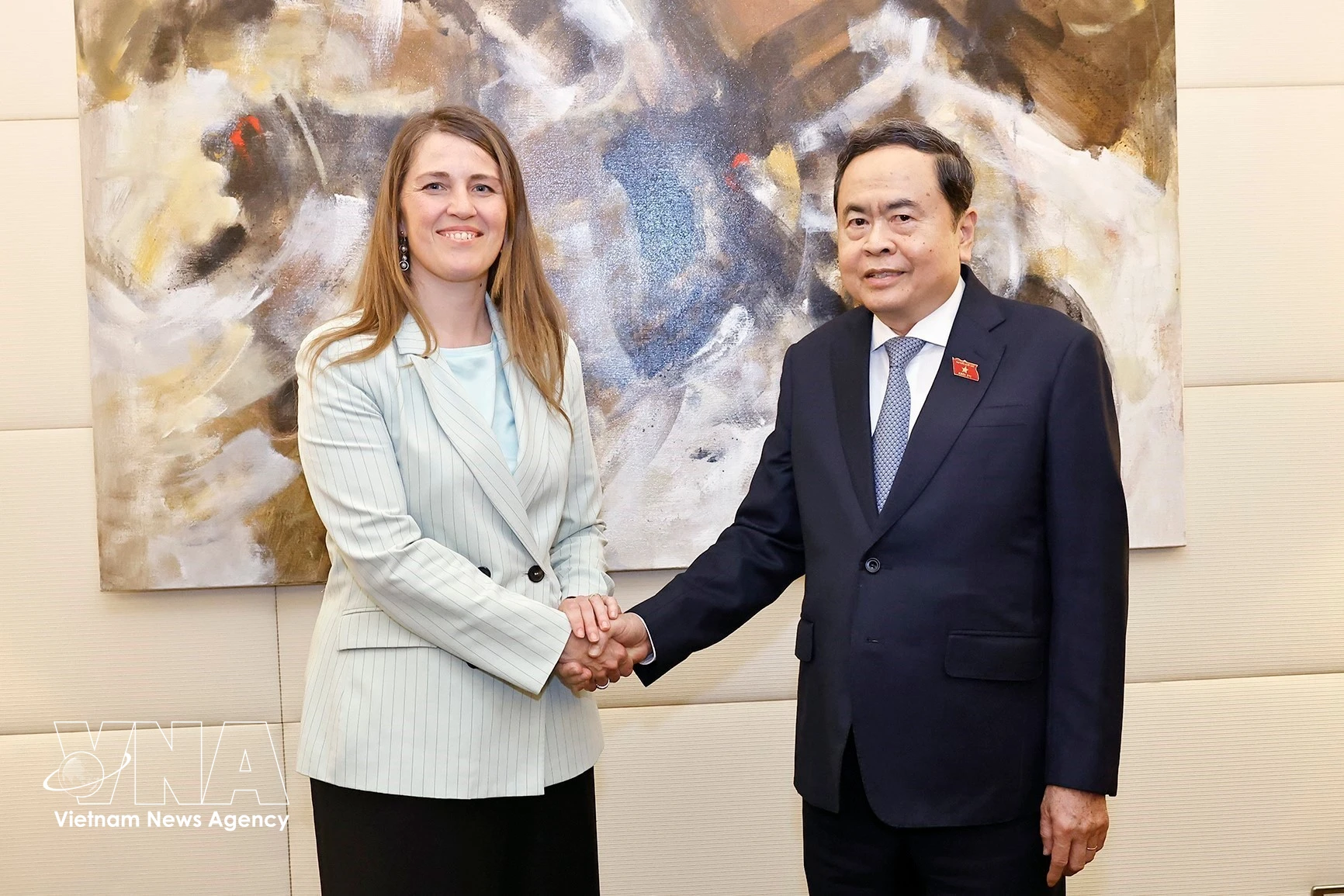 Le président de l'Assemblée nationale, Tran Thanh Man rencontre la présidente du Groupe d'amitié parlementaire Italie-Vietnam, Chiara Gribaudo. Photo: VNA