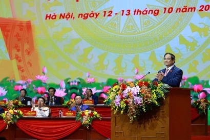 Pham Minh Chinh, membre du Bureau politique, secrétaire du Comité du Parti et Premier ministre, prononce le discours de clôture du Congrès. Photo : VNA