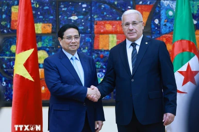 Le Premier ministre Pham Minh Chinh (à gauche) et le président de l’Assemblée populaire nationale (APN), Brahim Boughali. Photo : VNA