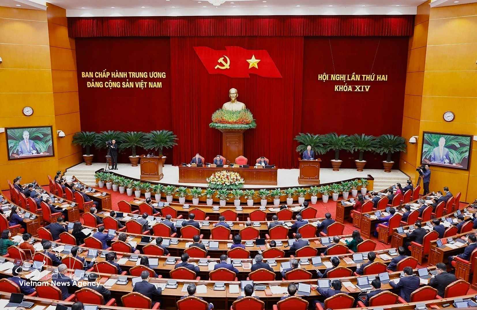 La séance d'ouverture du deuxième Plénum du Comité central du Parti communiste du Vietnam du 14e mandat à Hanoï. Photo : VNA