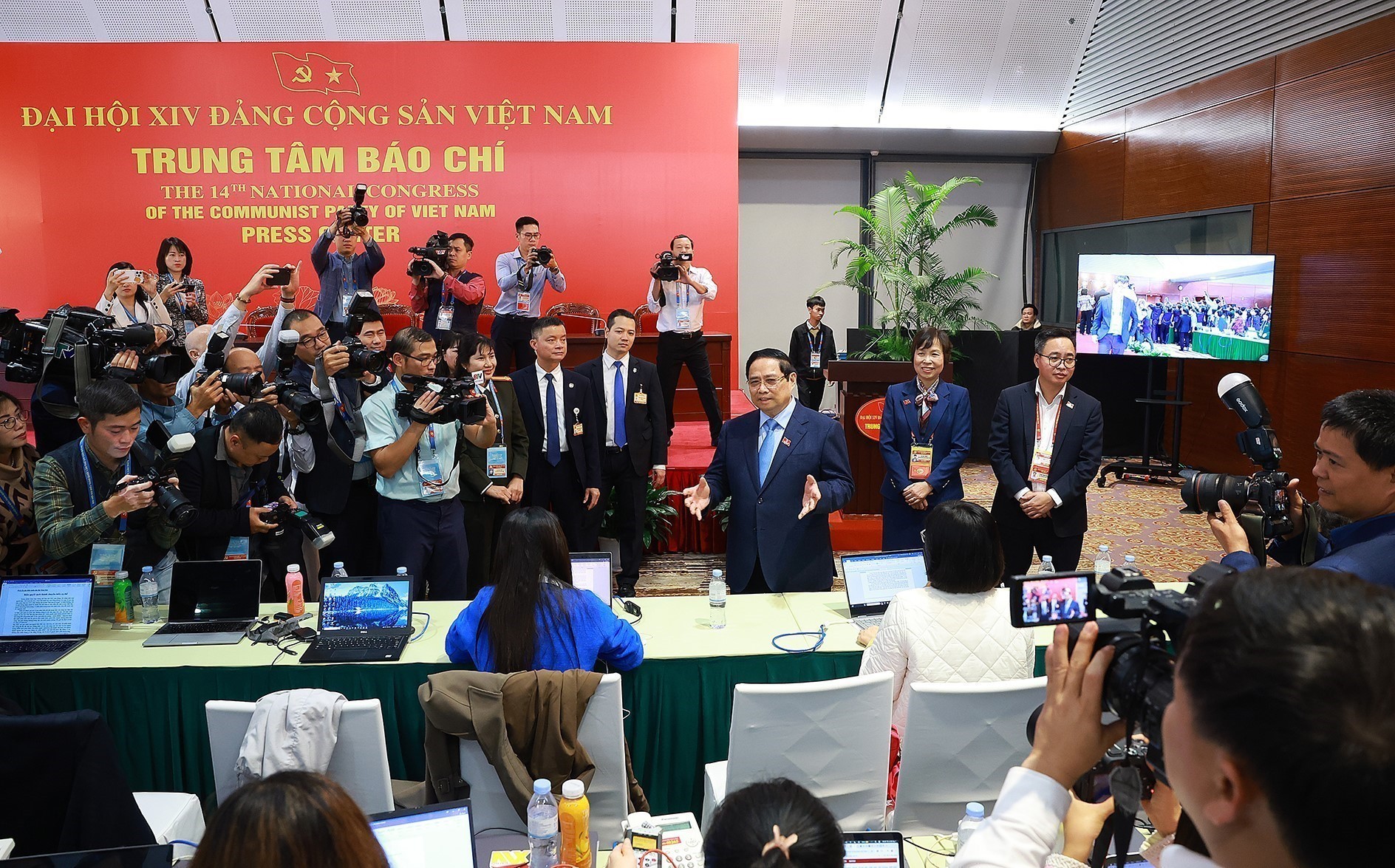 Le Premier ministre Pham Minh Chinh au Centre de presse du congrès. Photo : VNA
