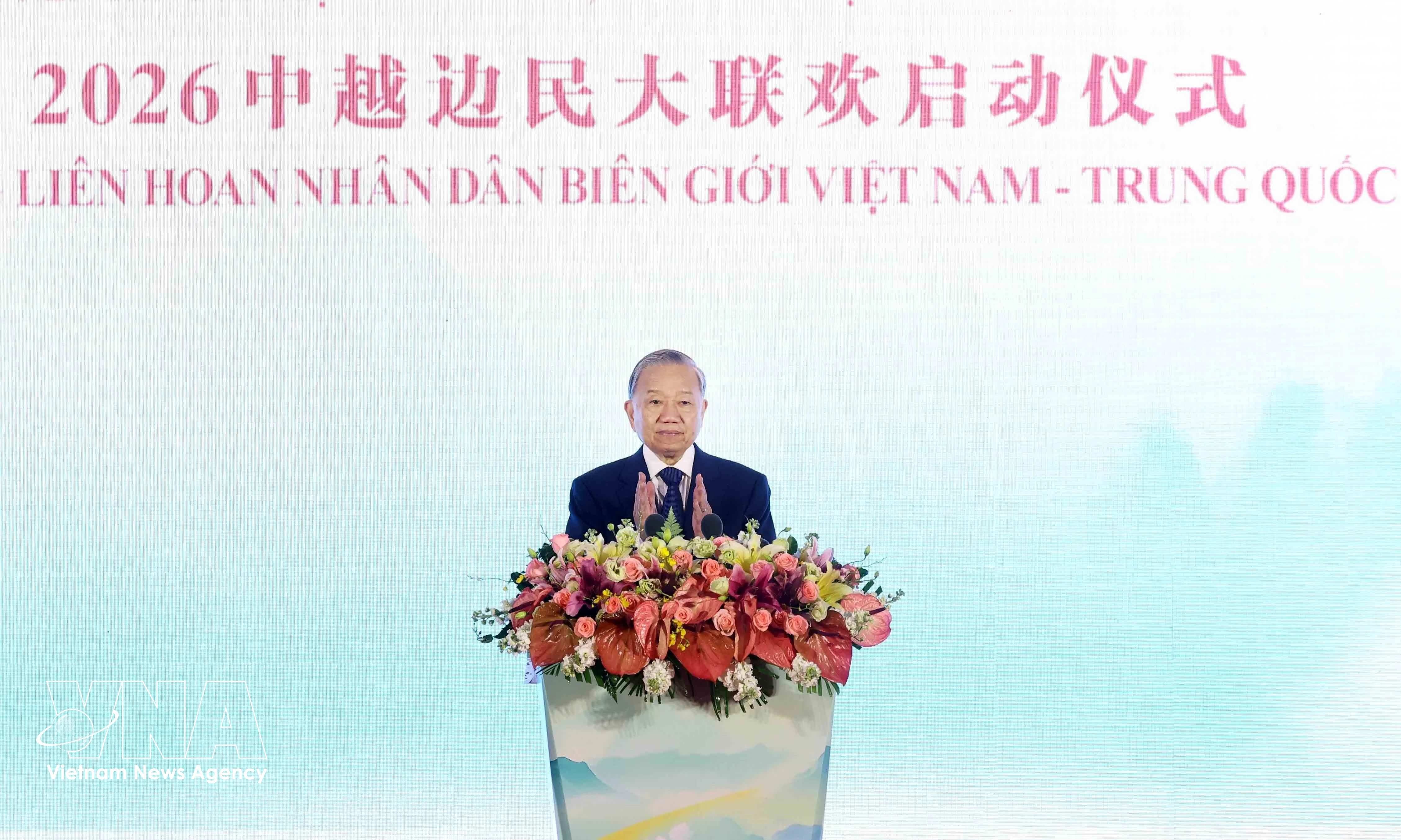 Le secrétaire général du Parti, président vietnamien To Lam prend la parole à la cérémonie de lancement du Festival des populations frontalières Vietnam–Chine 2026. Photo : VNA