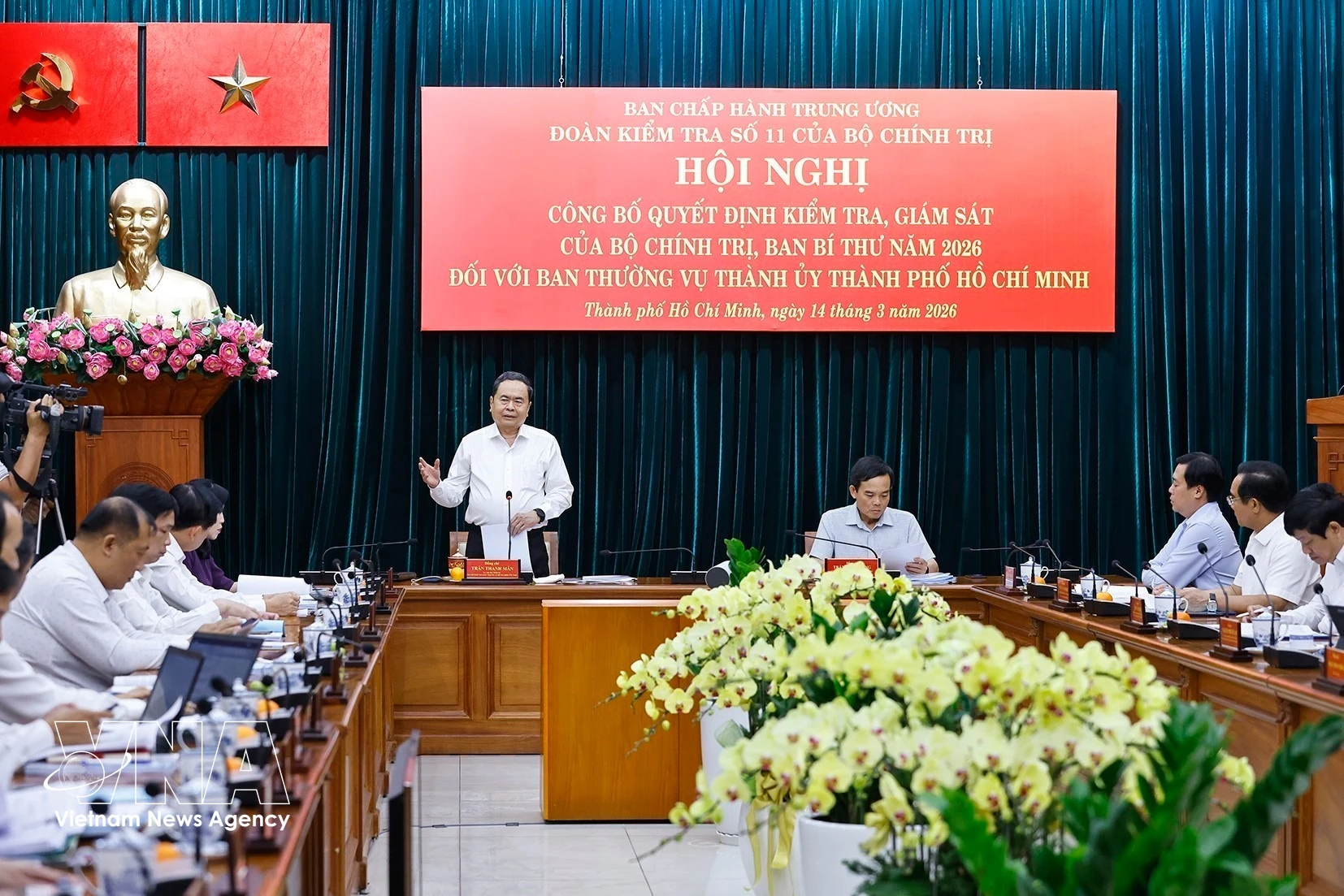 Tran Thanh Man, membre du Bureau politique, secrétaire du Comité du Parti de l’Assemblée nationale et chef de la délégation d’inspection et de supervision du Bureau politique et du Secrétariat pour l’année 2026 travaille avec la Permanence du Comité du Parti de Ho Chi Minh-Ville. Photo : VNA