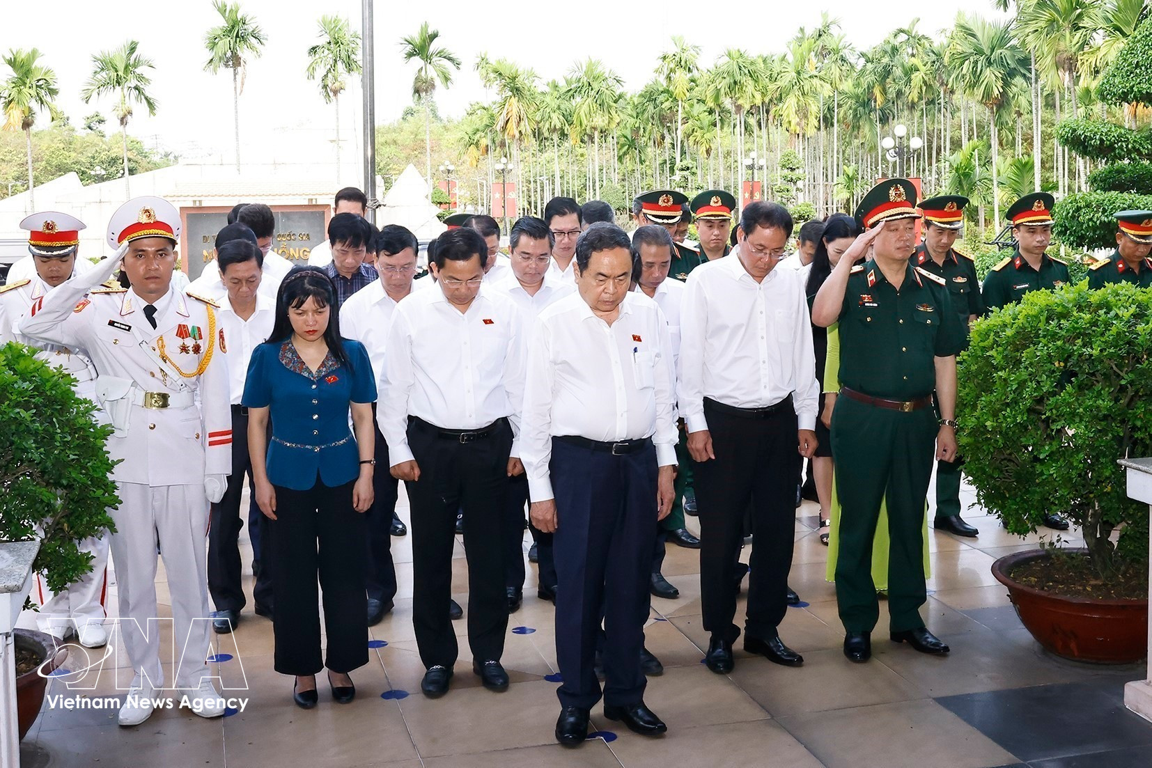 Le président de l'Assemblée nationale, Tran Thanh Man et une mission l'accompagnant au site historique national de Nga Ba Giong, dans la commune de Ba Diem, à Hô Chi Minh-Ville. Photo : VNA