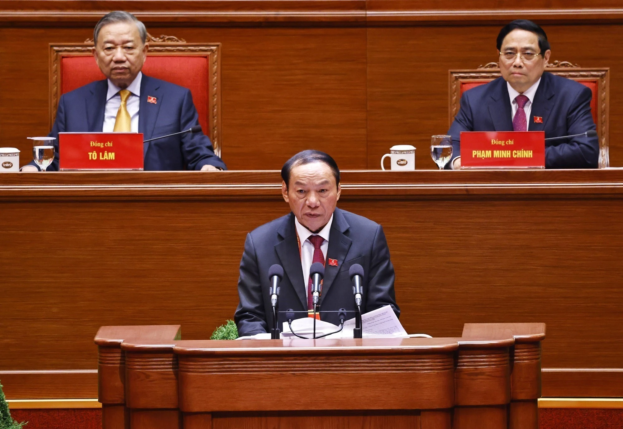 Le ministre de la Culture, des Sports et du Tourisme, Nguyen Van Hung, présente son intervention. Photo : VNA