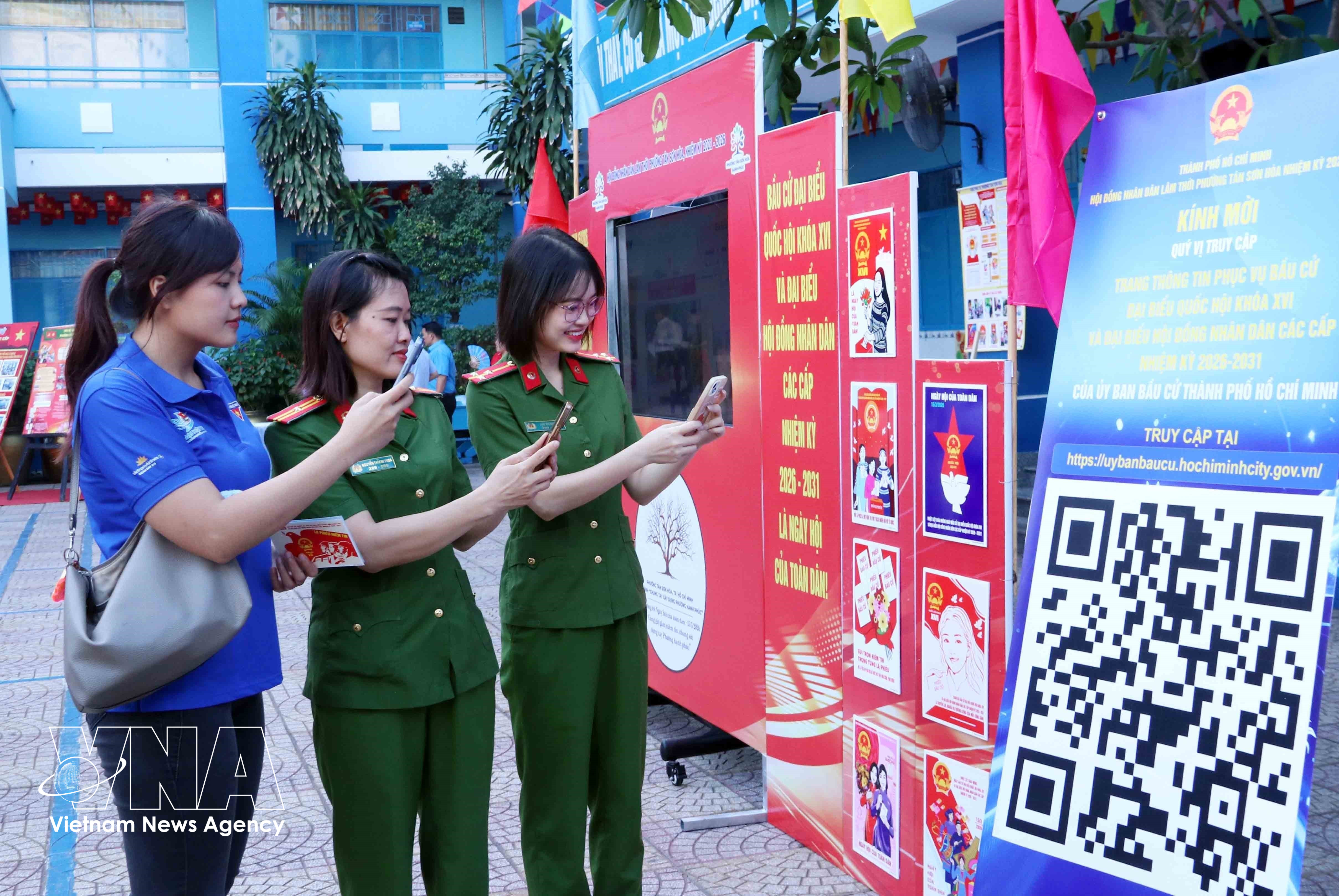 Hô Chi Minh-Ville affirme son rôle pionnier dans l’application des technologies numériques à la préparation et à l’organisation des élections de l’Assemblée nationale et des Conseils populaires. Photo: VNA