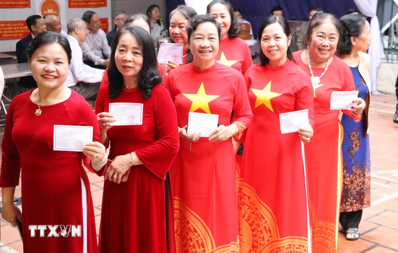 Des électrices du quartier de Hoa Lu, province de Ninh Binh (Nord). Photo: VNA 