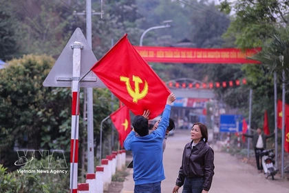 La commune de Muong Sai (Son La) est décorée avec éclat, prête pour la grande fête nationale. Photo : VNA