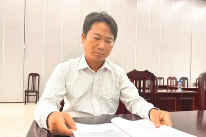 Tran Van Binh, secrétaire de la cellule du Parti du hameau de Giong Bang, commune frontalière de Thuong Phuoc, province de Dong Thap. Photo: VNA
