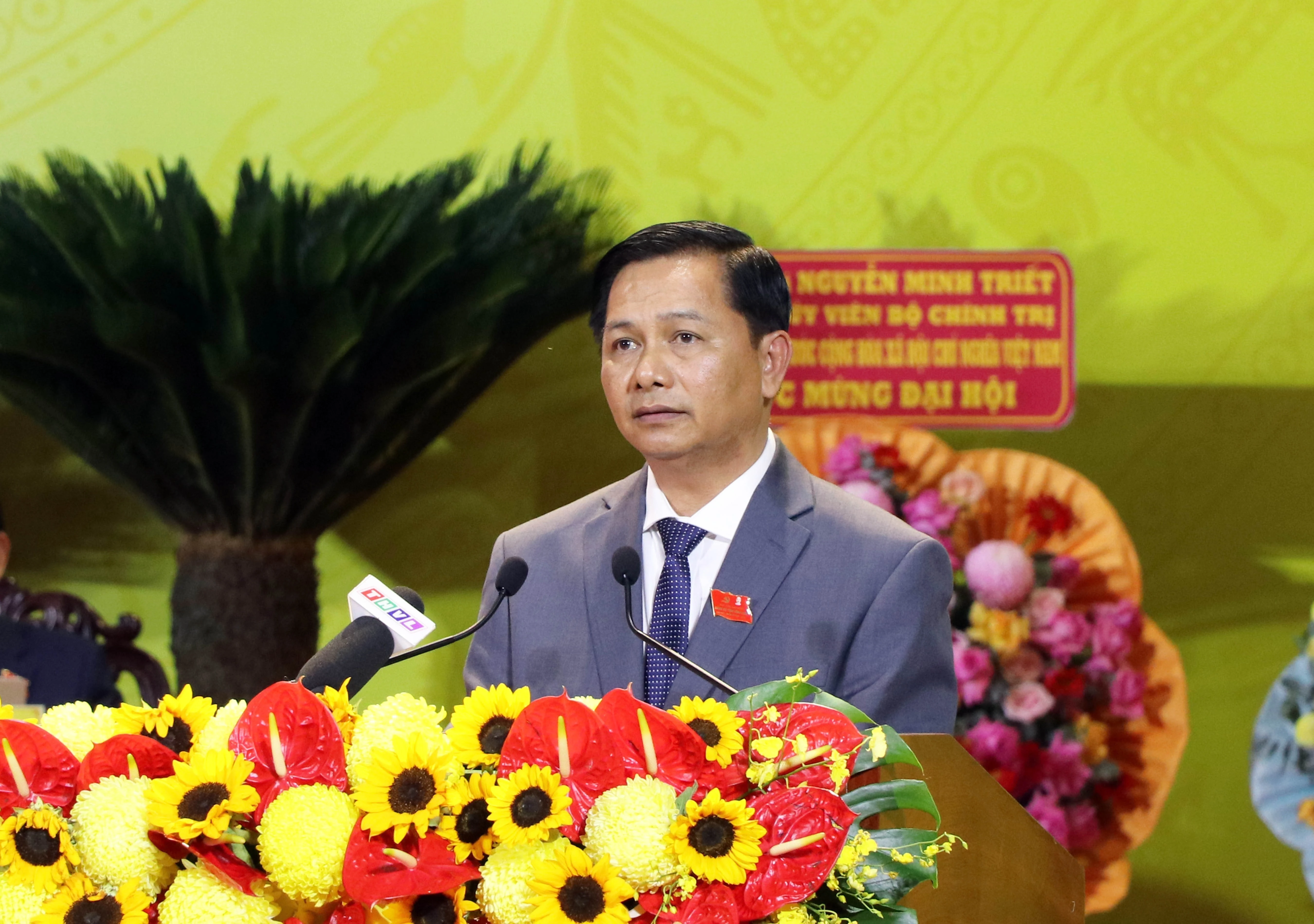Trân Van Lâu, secrétaire adjoint du Comité du Parti et président du Comité populaire de Cân Tho, est désigné au rôle du secrétaire du Comité provincial du Parti de Vinh Long pour le mandat 2025-2030. Photo: VNA