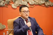 Zheng Huan, professeur au Département de recherche sur l'édification du Parti de l'École centrale du Parti communiste chinois. Photo : VNA