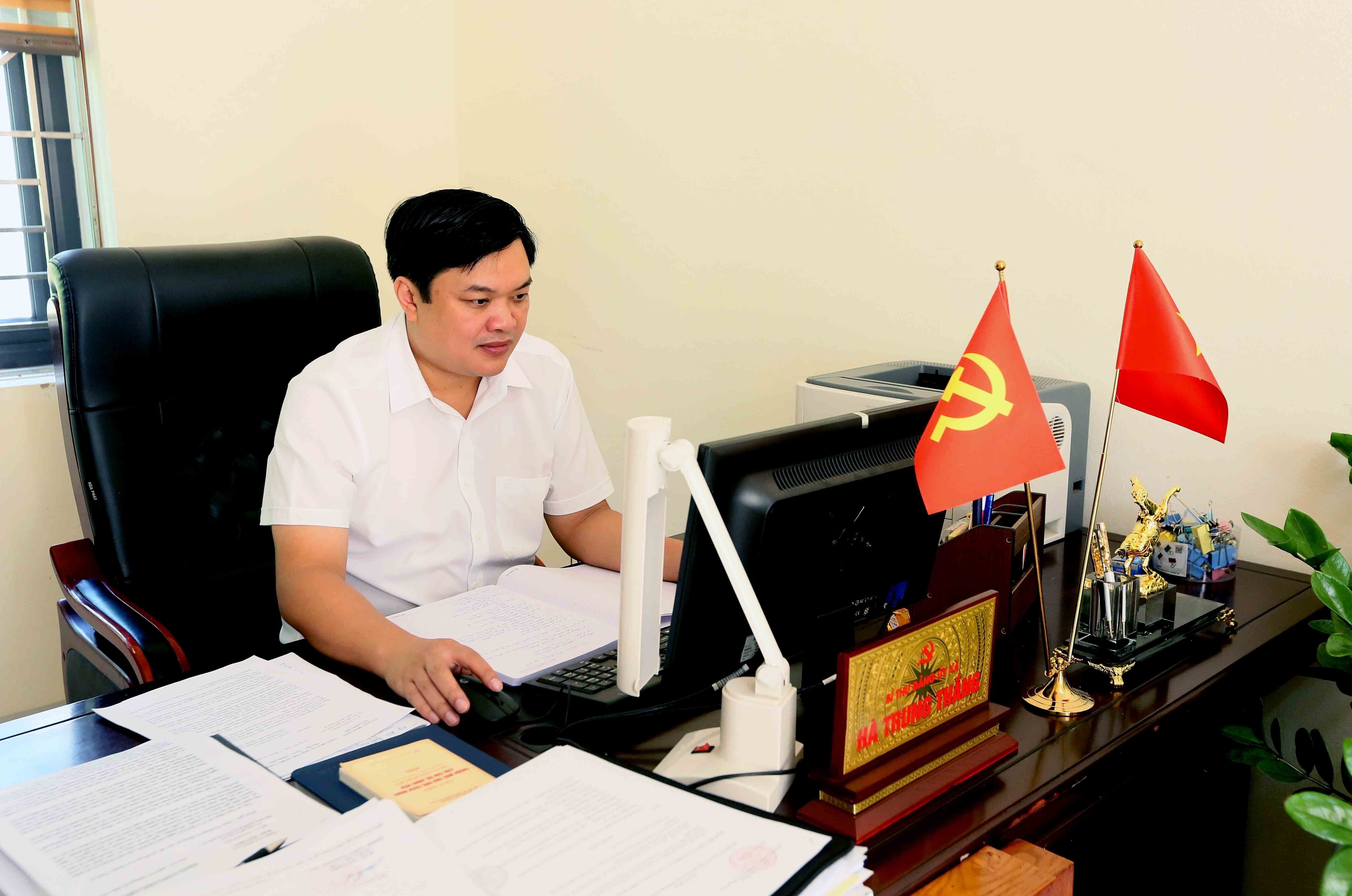Hà Trung Thang, secrétaire du Comité du Parti de la commune de Muong Bam. Photo : VNA