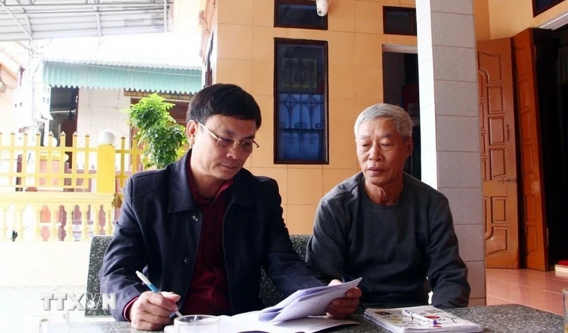 Ces jours-ci, l’atmosphère de préparation aux élections des députés de l’Assemblée nationale de la 16ᵉ législature e diffuse largement dans les communes et quartiers côtiers de la province de Quang Tri. Photo : VNA
