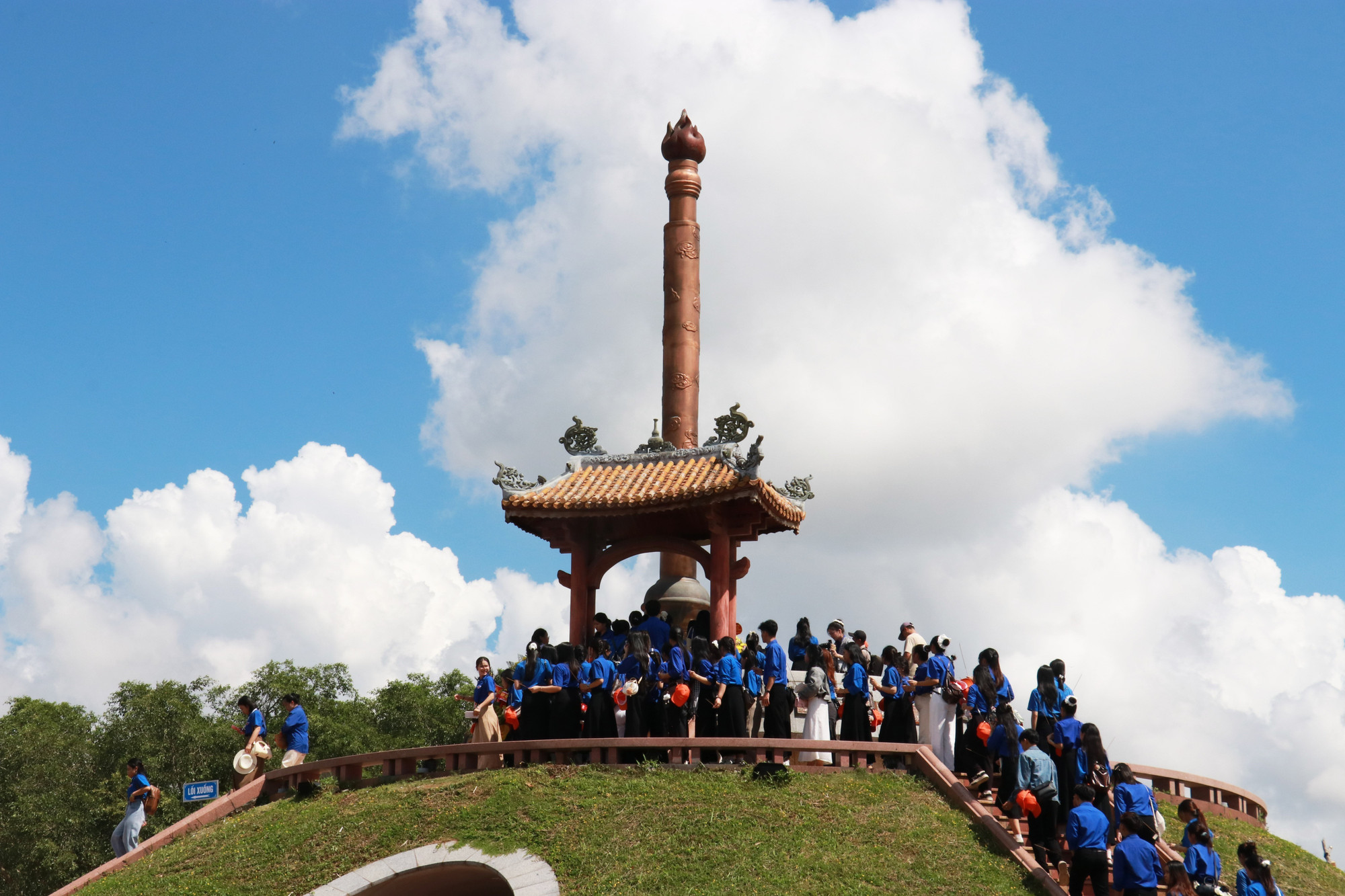 La citadelle est devenue célèbre pour la bataille de 81 jours et nuits qui s’est déroulée en 1972 (du 28 juin au 16 septembre), l’une des plus féroces de la résistance vietnamienne contre les armées américaines. Elle est ainsi devenue un symbole de patriotisme et de volonté indomptable. Photo : VNA anh-3.jpg