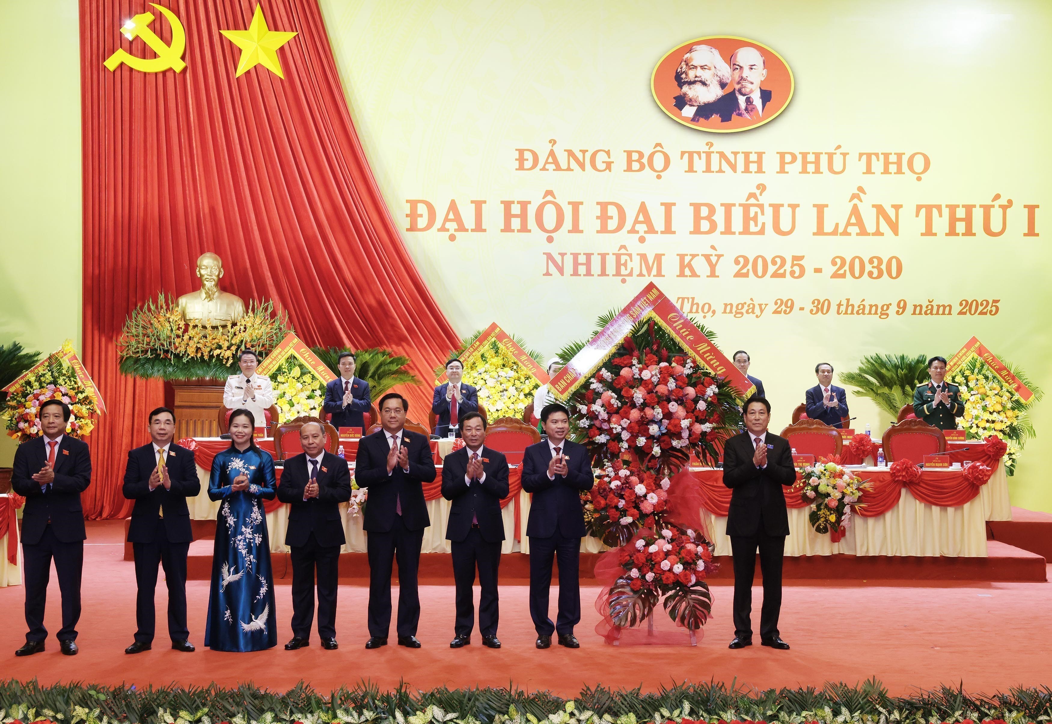 Le président de la République, Luong Cuong, assiste au premier Congrès du Comité du Parti de la province de Phu Tho, ouvert le mardi 30 septembre. Photo: VNA