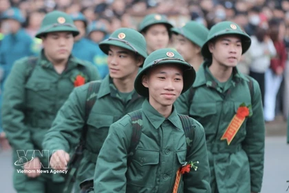 En 2026, de nombreux jeunes Vietnamiens s'engagent avec enthousiasme dans l'armée