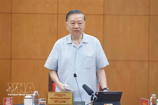 Le secrétaire général du Parti communiste vietnamien et président To Lam, a présidé le 21 mai à Hanoï, une réunion du Comité permanent du Comité directeur central pour le développement des sciences et technologies, de l’innovation et de la transformation numérique. Photo : VNA