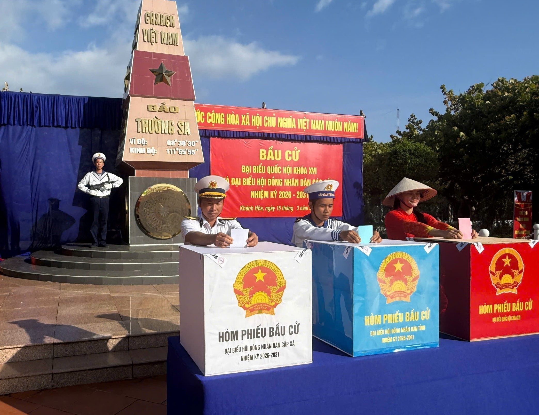 Les électeurs de Truong Sa ont voté lors des élections. Photo : VNA