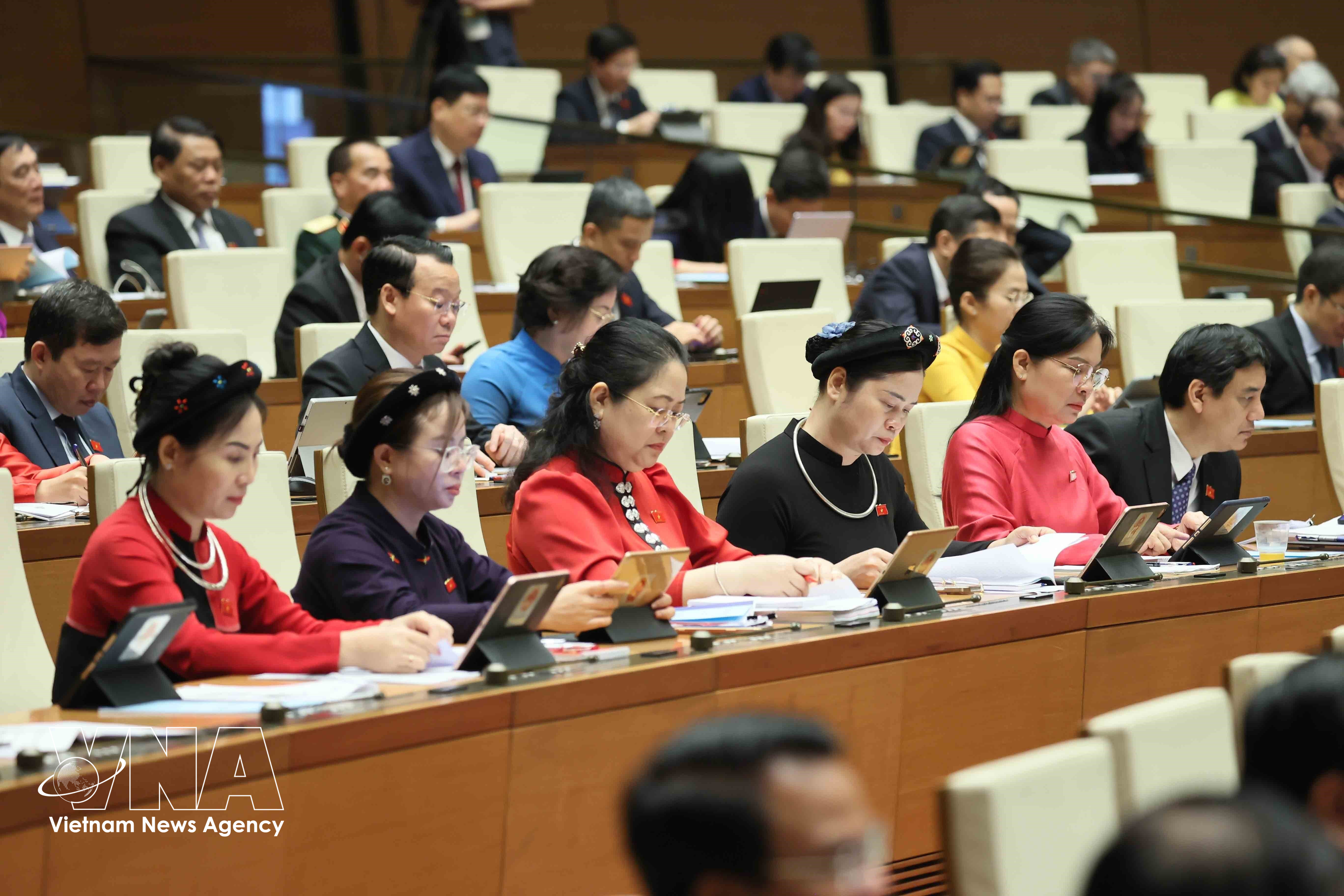 Des députées de l’Assemblée nationale lors de la séance d’ouverture de la 9ᵉ session de la 15ᵉ législature de l’Assemblée nationale. Photo : VNA