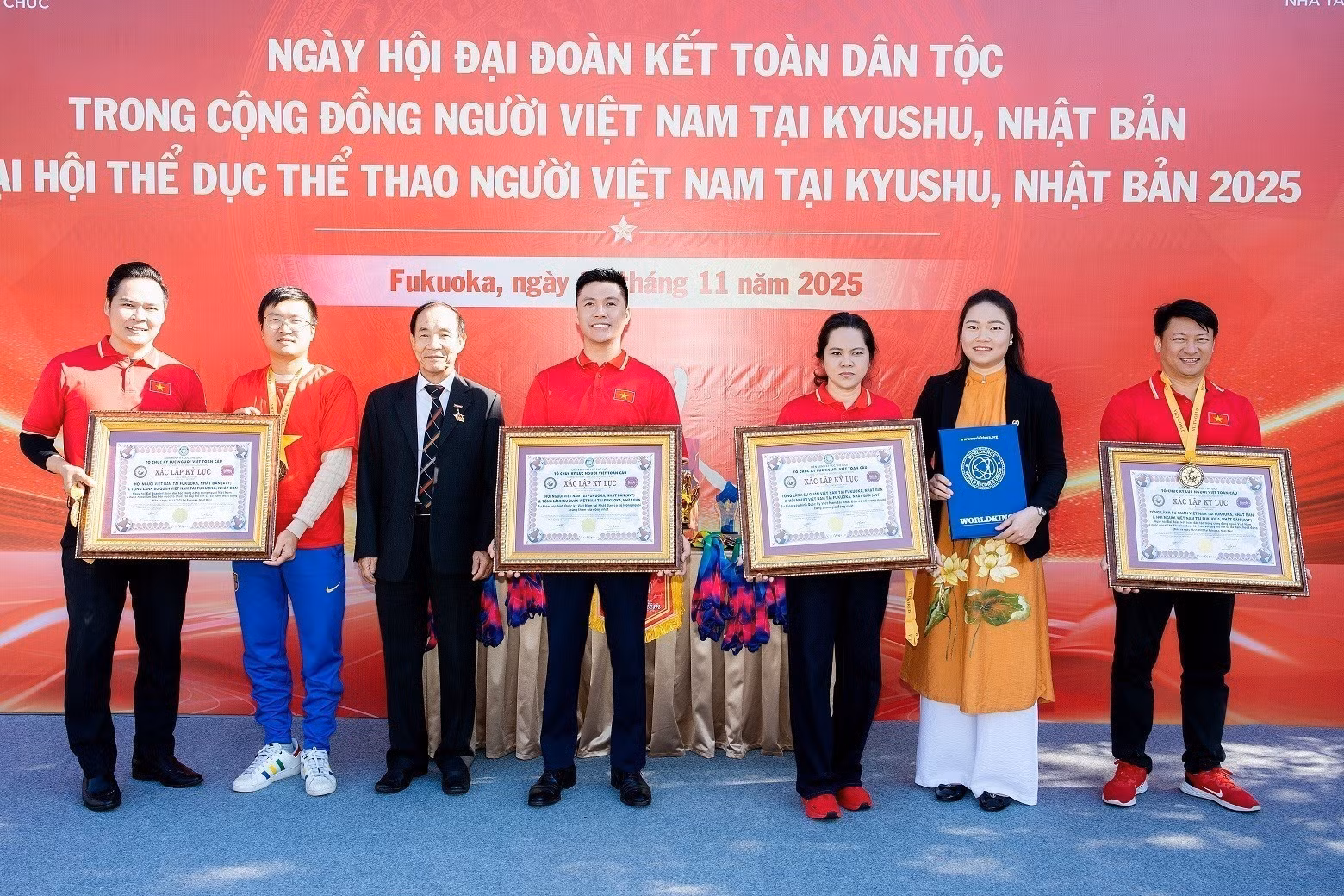 07-ngay-hoi-dai-doan-ket-toan-dan-toc-nam-2025-tai-fukuoka-xac-nhan-ky-luc-xep-la-co-to-quoc-lon-nhat-trong-cong-dong-nguoi-viet-tai-nhat-ban-8411281.jpg