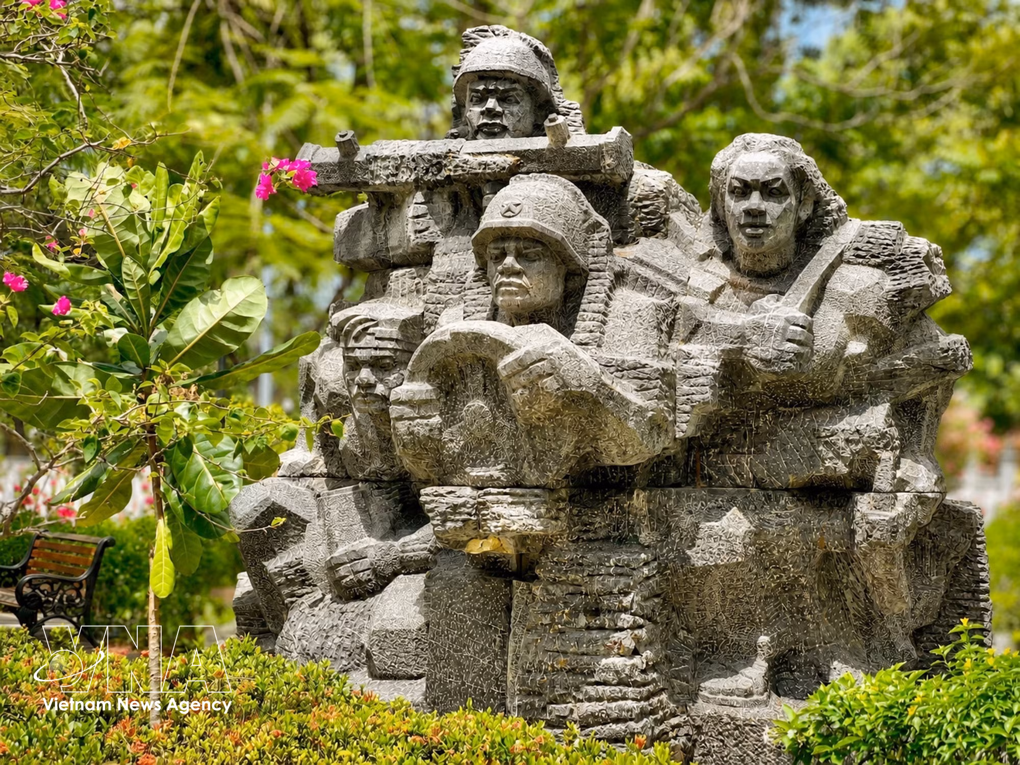 vnanet-09-potal-khong-gian-kien-truc-dac-biet-giua-dai-ngan-truong-son-8909474.jpg