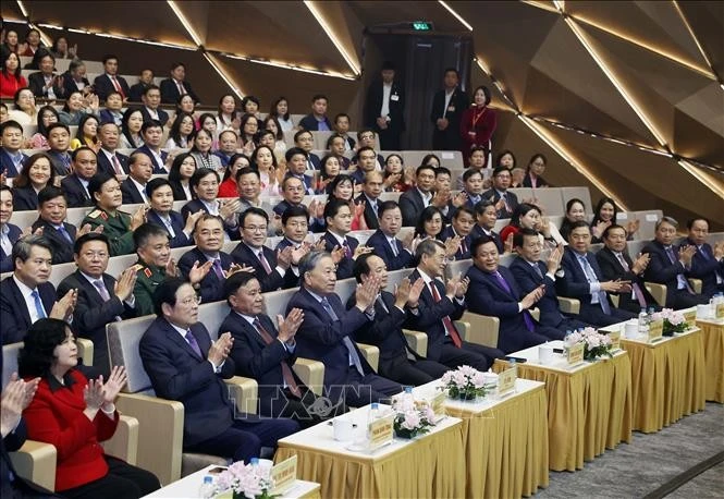 le secrétaire général du Parti, To Lam, et les délégués lors de l'événement. Photo: VNA