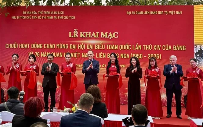 Cérémonie d'ouverture de l'exposition thématique intitulée "Le Président Hô Chi Minh et l’Assemblée nationale du Vietnam - 80 ans d’un parcours glorieux". Photo: VNA