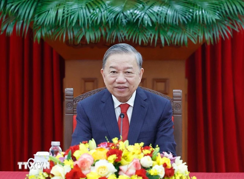 Entretien téléphonique entre le leader du Parti To Lam et le PM singapourien Lawrence Wong