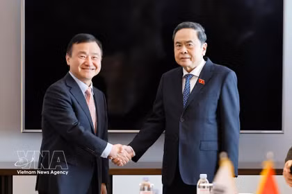 Le président de l’Assemblée nationale Trân Thanh Mân (droite) et, Roh Tae Moon, PDG et président de la division Device Experience (DX) ainsi que responsable du Mobile eXperience (MX) chez Samsung Electronics, en septembre 2026 à Séoul. Photo: VNA