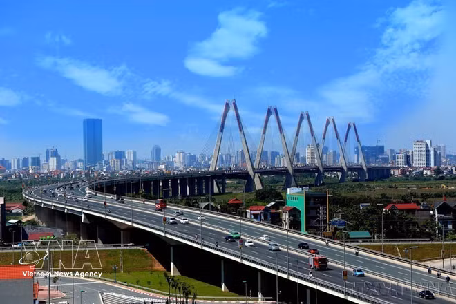 Le pont Nhat Tan, à Hanoï. Photo: VNA